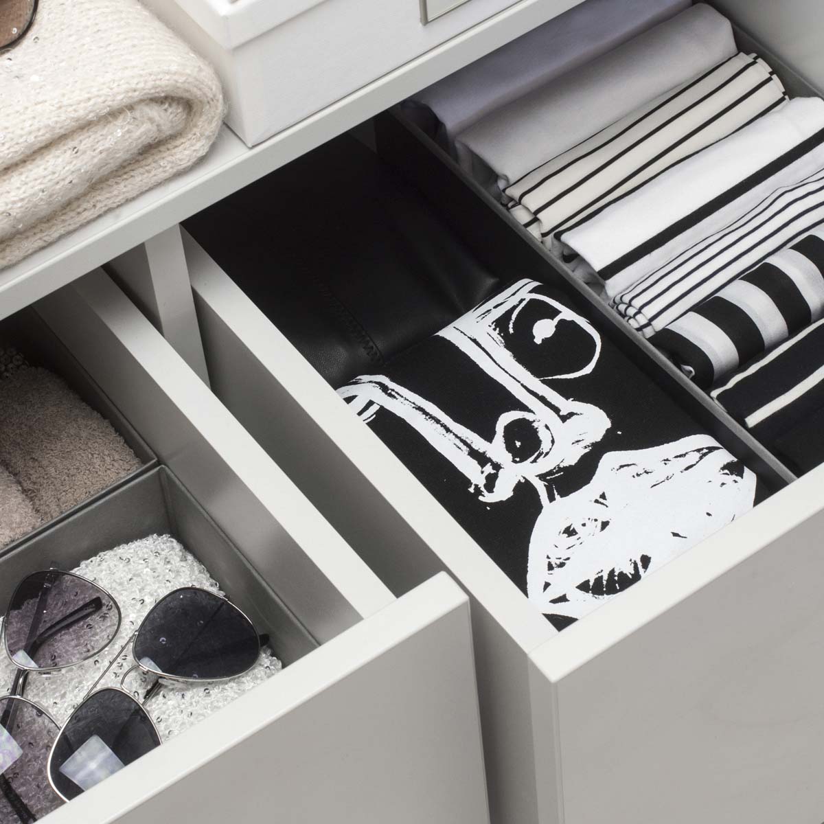 Organisateur de tiroir en carton gris et noir Organisateur de tiroir en carton gris et noir