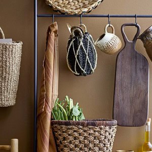 Detail of Panier cloche en fibre naturelle motif ethnique zigzag