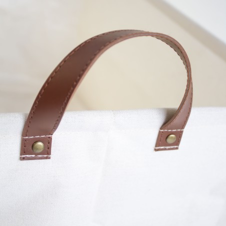 Detail of Panier à linge propre en polycoton avec poignées marron