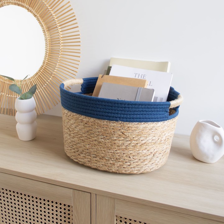 Panier en jacinthe d'eau bleu avec poignées en jute