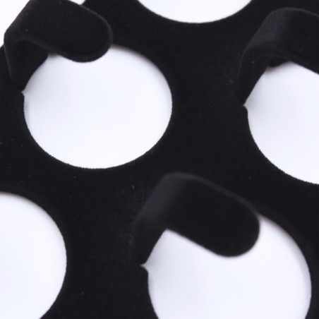 Detail of Cintre accessoire en velours noir