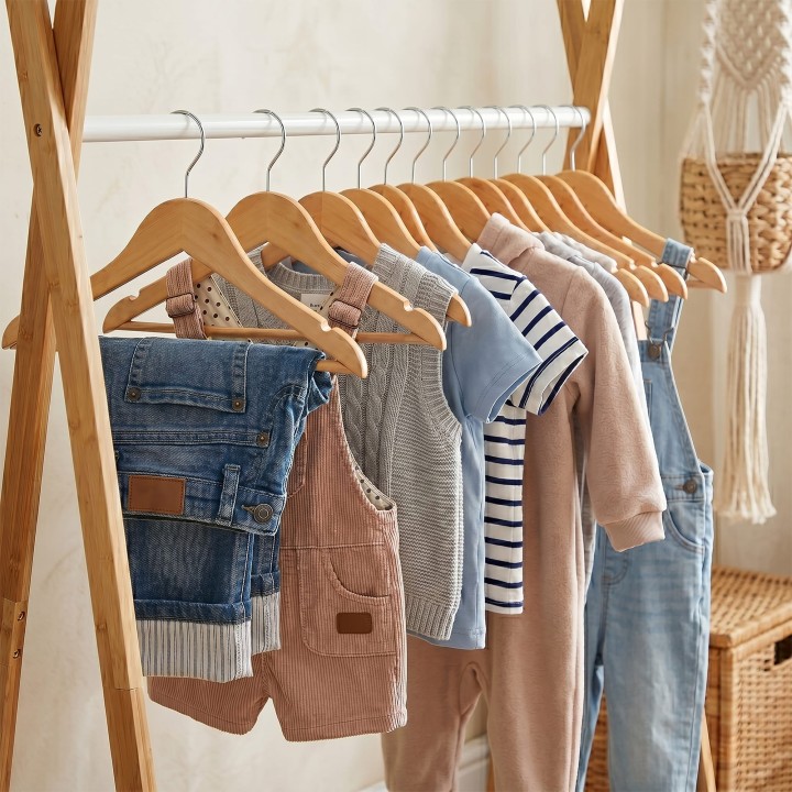 Lot de 6 cintres enfant en bois