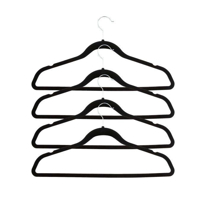 Lot de 4 cintres en velours noir