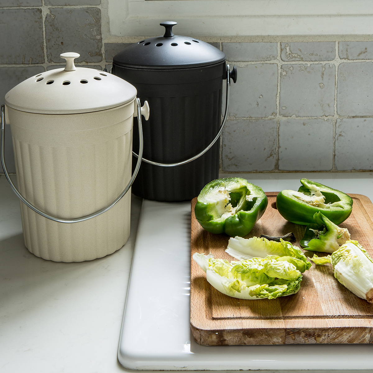 seau à compost en métal crème avec anse 