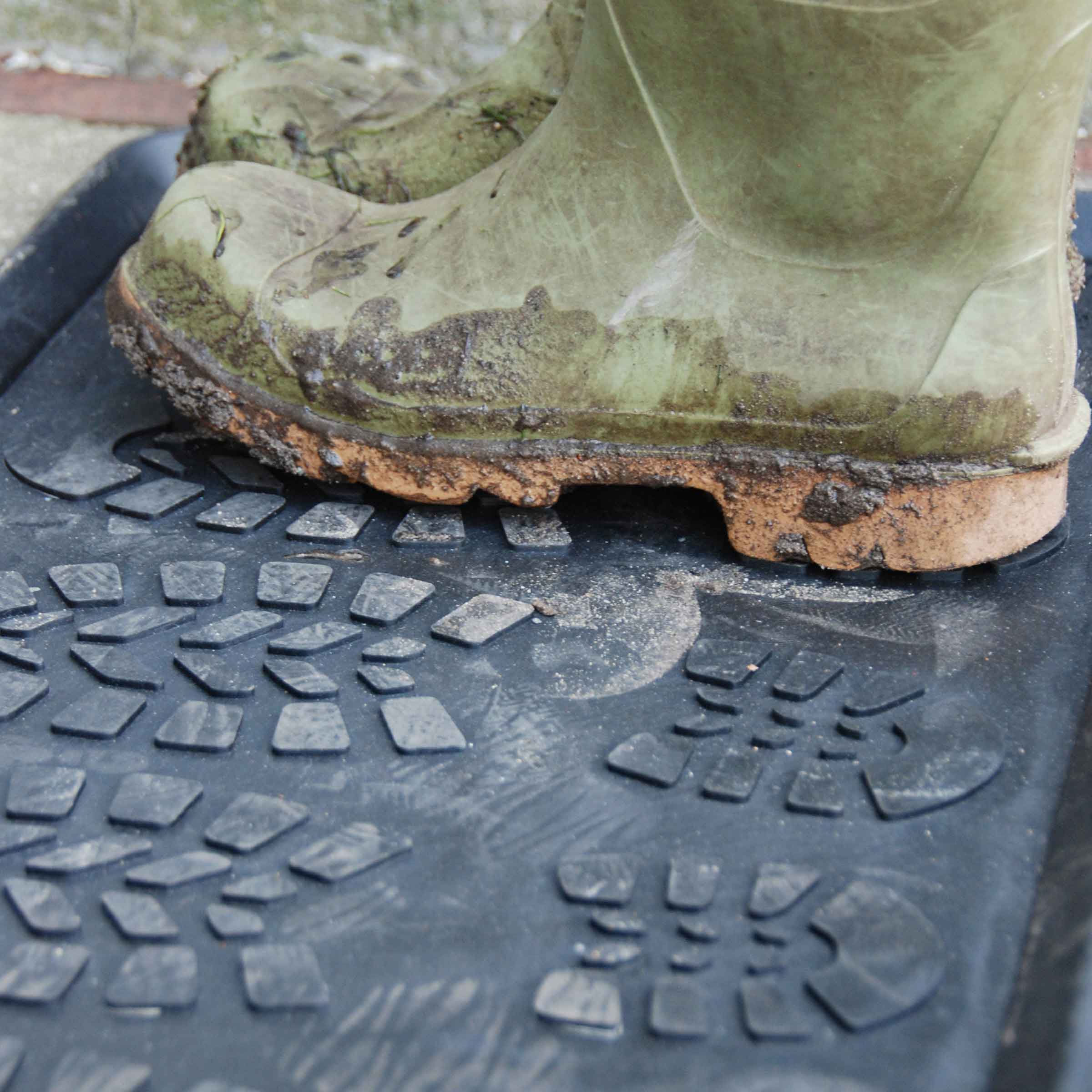 plateau égouttoir pour 3 paires de bottes en plastique noir