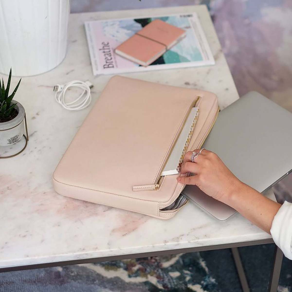 Housse pour ordinateur portable 13 pouces en simili cuir rose poudré